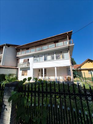 Kuća u Lapovu 300m2