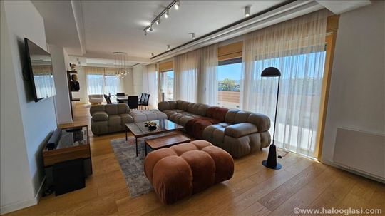 Lux penthouse / 5.0 / 2  garazna / 90m2 terasa