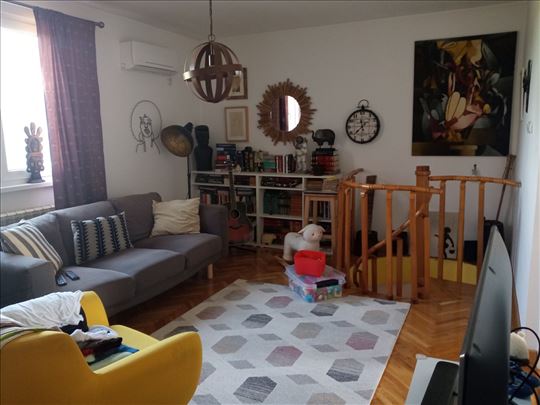 Renoviran stan sa dvorištem