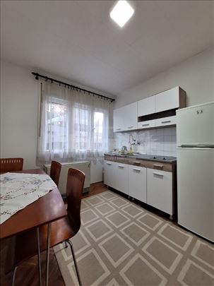 Prodaja stana i garsonjere,Karaburma, parking,66m2