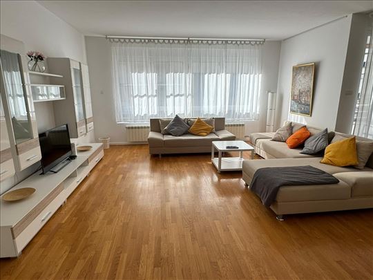 Beautiful apartment with 2 bedrooms and garage