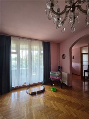 Bulevar Arsenija Čarnojevića - trosoban stan 