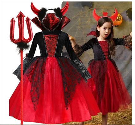 Ekskluzivna Vestica vampirica sa štapom i rajfom 