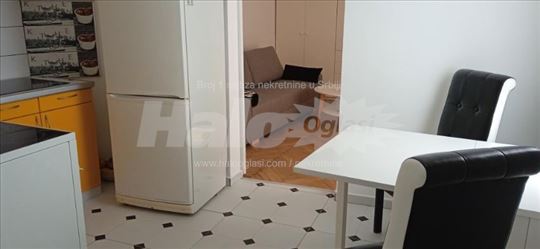 Izdaje se kuća 40m2 sa zasebnim dvorištem 480€