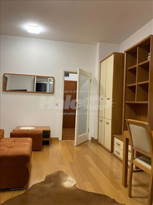 Jednosoban stan, ugao Bulevara i Ustanicke