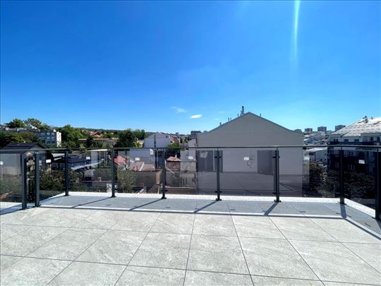 Luksuzan pentahouse kod Vukovog spomenika