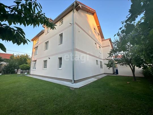 Predivna porodična 3-etažna kuća na prodaju,Surčin