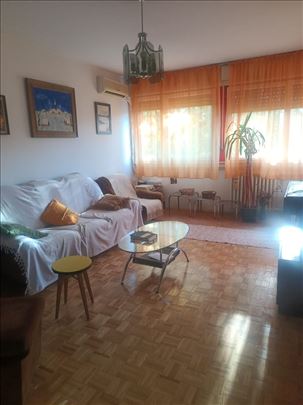 Prelep dvosoban stan na jedinstvenoj lokaciji 