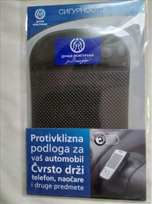 Protivklizna podloga za auto 15x9 cm. nova