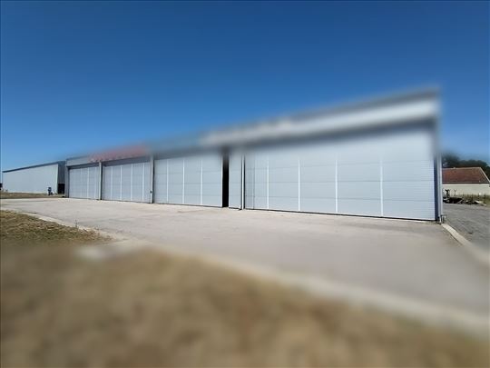 Ugrinovci, 2 hale, 900m2 i 480m2