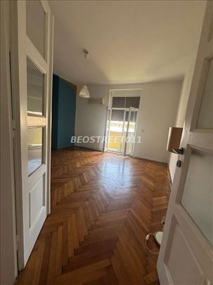 Autentičan salonac u Resavskoj, 144 m², pogled na 