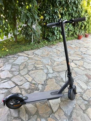 Električni trotinet Mi
