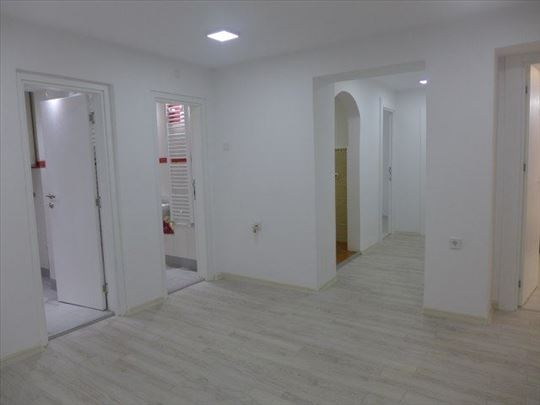 Koste Jovanovića, 82m2, dvorište, dva ulaza