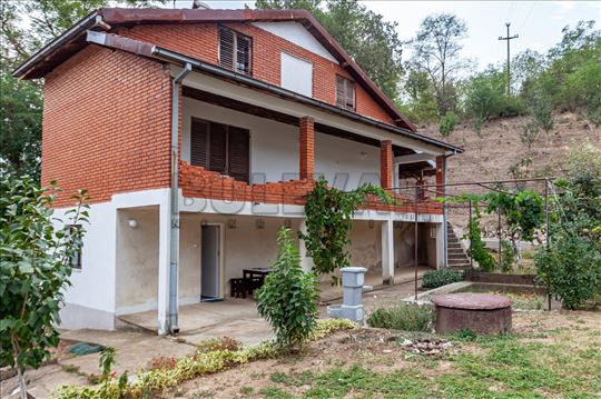 Kuća  u  vikend naselju Sv.Petka, Veliki Drenovac,