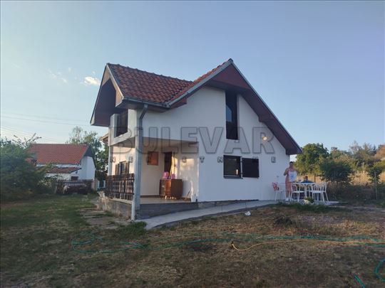 Milatovac, blizina manastira Grnčarice - kuća 61 m