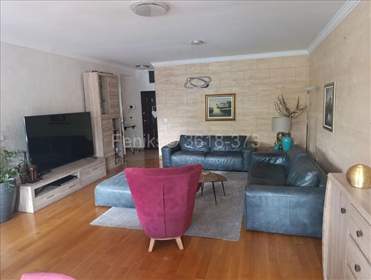 Prodaja stana 142m2 sa dvorištem 2,6 ari