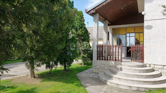 Šimanovci, kuća i plac