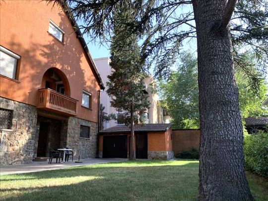  Excellent  house with garden on good location