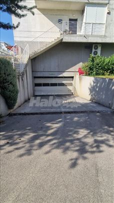 Garaza Bezanija kod Idea
