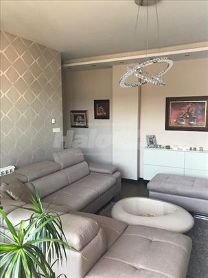 Luksuzan trosobni penthaus Sajam Kompleks Novi Sad