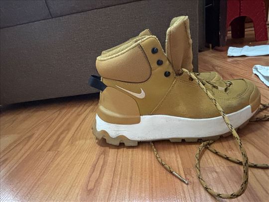 Nike cipele za zimu