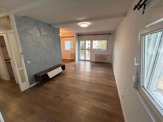 Novi Beograd, Blok 61, 2.5, 74m2+l, renoviran,