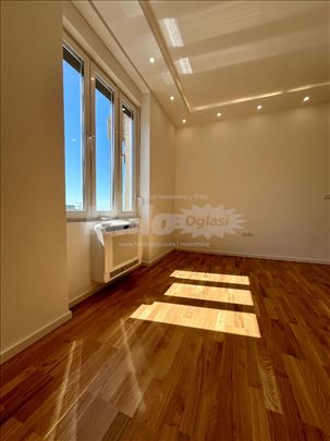 Vlasnik - Lux salonac - uknjižen - useljiv odmah!