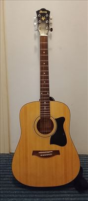 Akustična gitara na prodaju