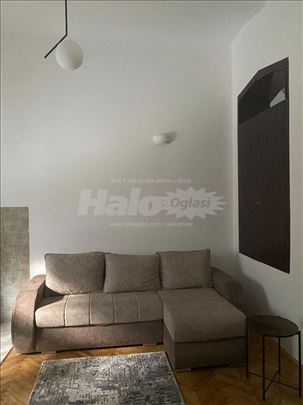 Strogi centar komplet renoviran namešten stan
