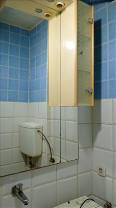 kupatilski ormarić sa velikim ogledalom