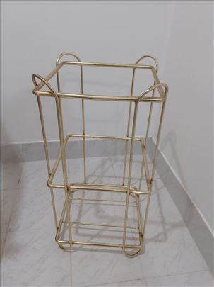 Mesingana konstrukcaja za sto, držač za novine i r