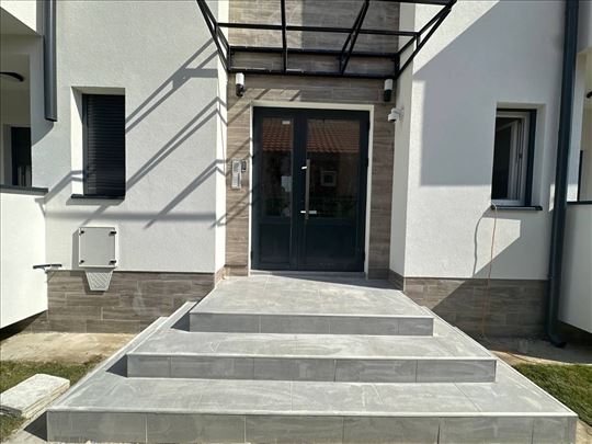 Na prodaju – Poslovni prostor 67 m², Surčin