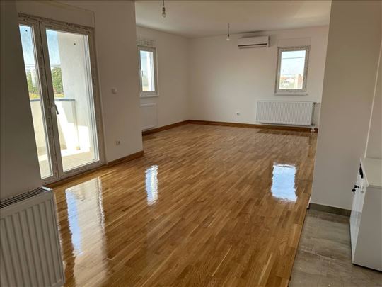 Na prodaju–Trosoban stan 65,47m² + parking, Surčin