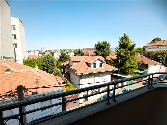 Namešten lux stan, lep pogled, parking mesto