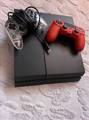 PlayStation 4 FAT 500GB + 2 džojstika + top igre