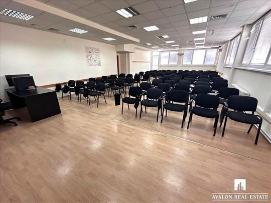 Poslovna zgrada na Novom Beogradu
