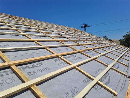 Hitne popravke svih vrsta krovova ~~Novi Sad~~