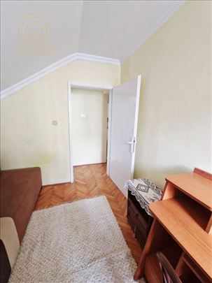 Izdavanje dvosobnog stana– 54 m², 2 terase, parkin