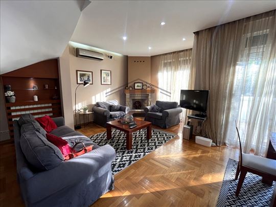 Kuća za izdavanje sa dvorištem, Dedinje 140 m2