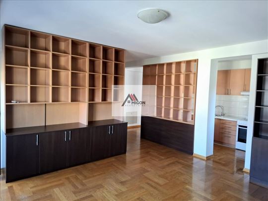 Prodaja stana Vukov spomenik 70m2