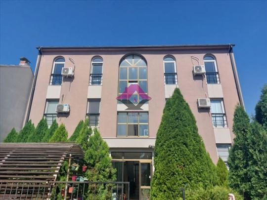 Stambeno poslovni objekat, 5 etaža, 10 apartmana, 