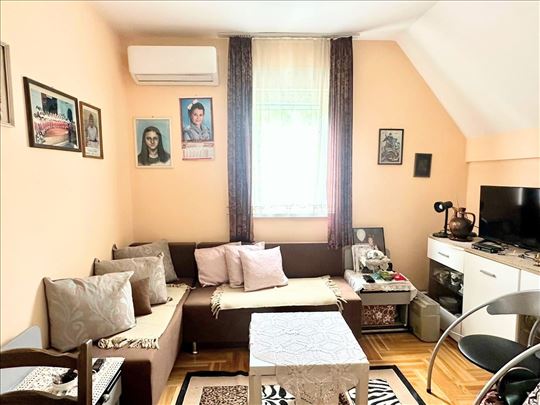 Uknjižen stan u odličnoj zgradi – odlična lokacija