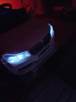 BMW X5 auto na akumulator