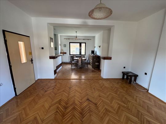 Borča Marka (Oreškovića) 130 m2+ 46 m2+G na 3 ara