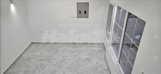 Izdajem lokal kancelarijski poslovni prostor i. sl