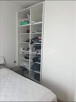 Prodaje se stan u Novim Banovcima