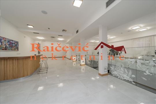 Banjica, lokal od 187 m2, 7 parking mesta 