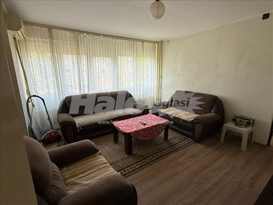 Banovo Brdo- Izdajem 2,5 sobni stan Pozeska