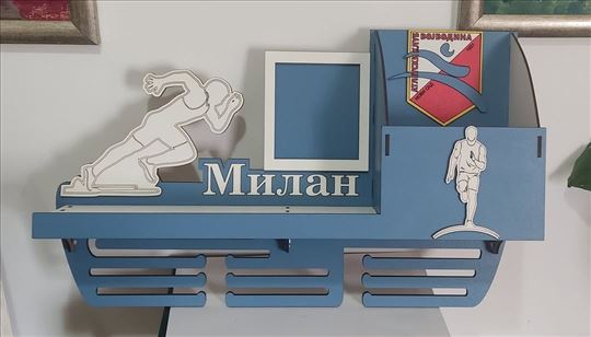 Držač za medalje sa policom, kutijom i grbom