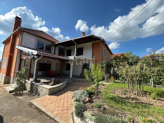 Glumčevo brdo, dve kuće, plac 67 ari